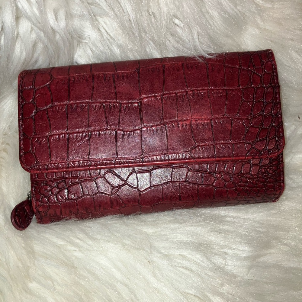 Crocodile-Embossed Red Women's Clutch - Picture 1 of 17